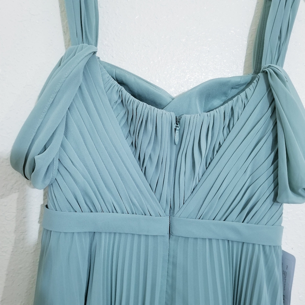 Elegant Gown With Pockets - Picture 13 of 16